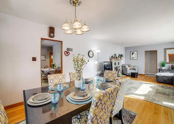 Spacious & Peaceful Suburban In Lansing! Lansing