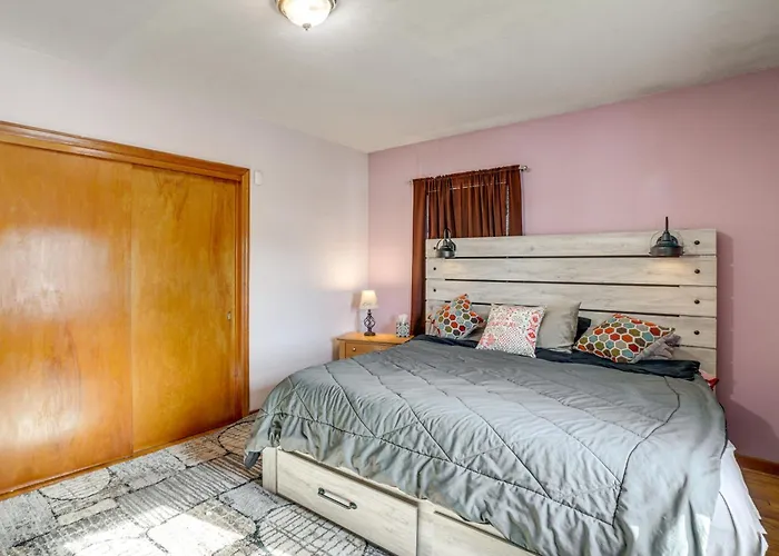 Spacious & Peaceful Suburban In Lansing! Holiday home *