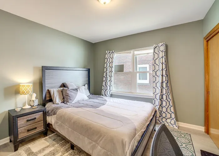 Spacious & Peaceful Suburban In Lansing! Lansing