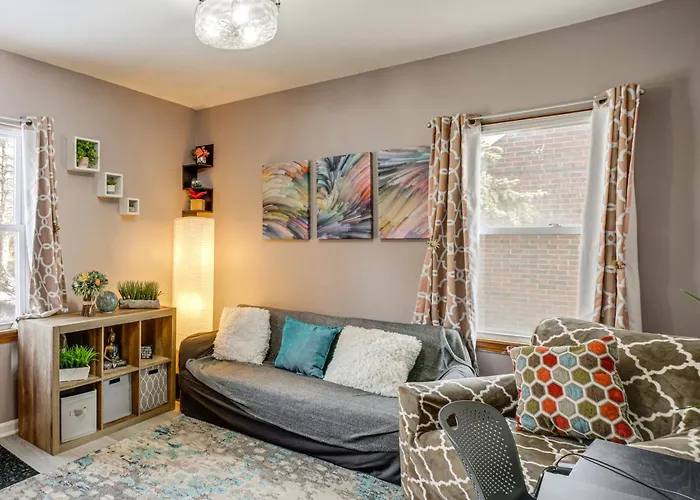 Spacious & Peaceful Suburban In Lansing!