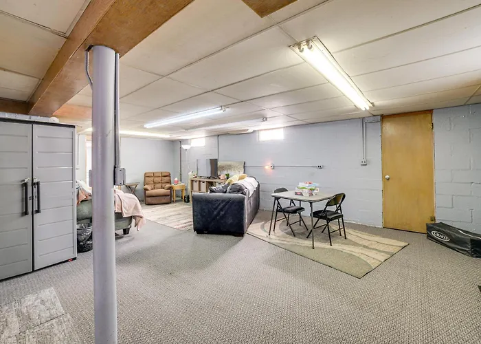 Holiday home Spacious & Peaceful Suburban In Lansing!
