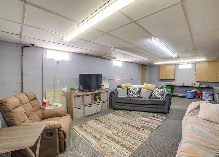 Spacious & Peaceful Suburban In Lansing! *