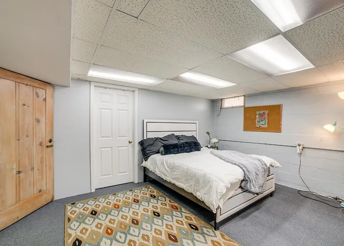 Spacious & Peaceful Suburban In Lansing! Holiday home
