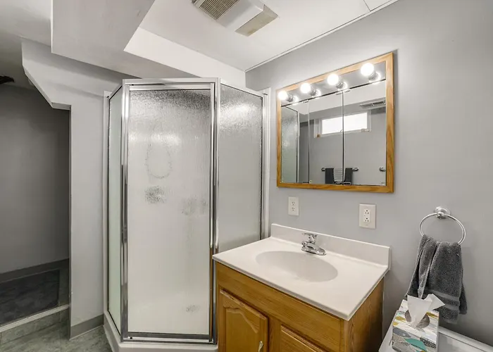 Holiday home Spacious & Peaceful Suburban In Lansing! *