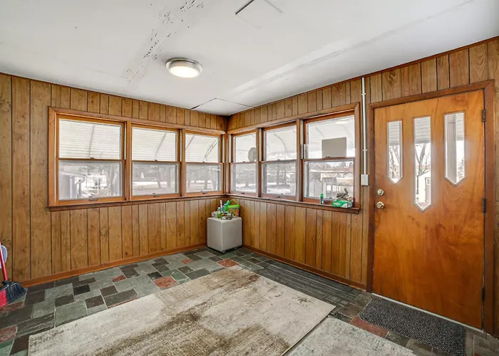 Holiday home Spacious & Peaceful Suburban In Lansing! Lansing